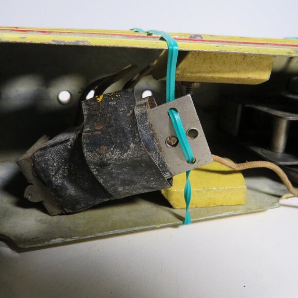 Pre-WWII 30's Union Pacific Train Engine est. #1684 Metal railroad - Picture 10 of 16